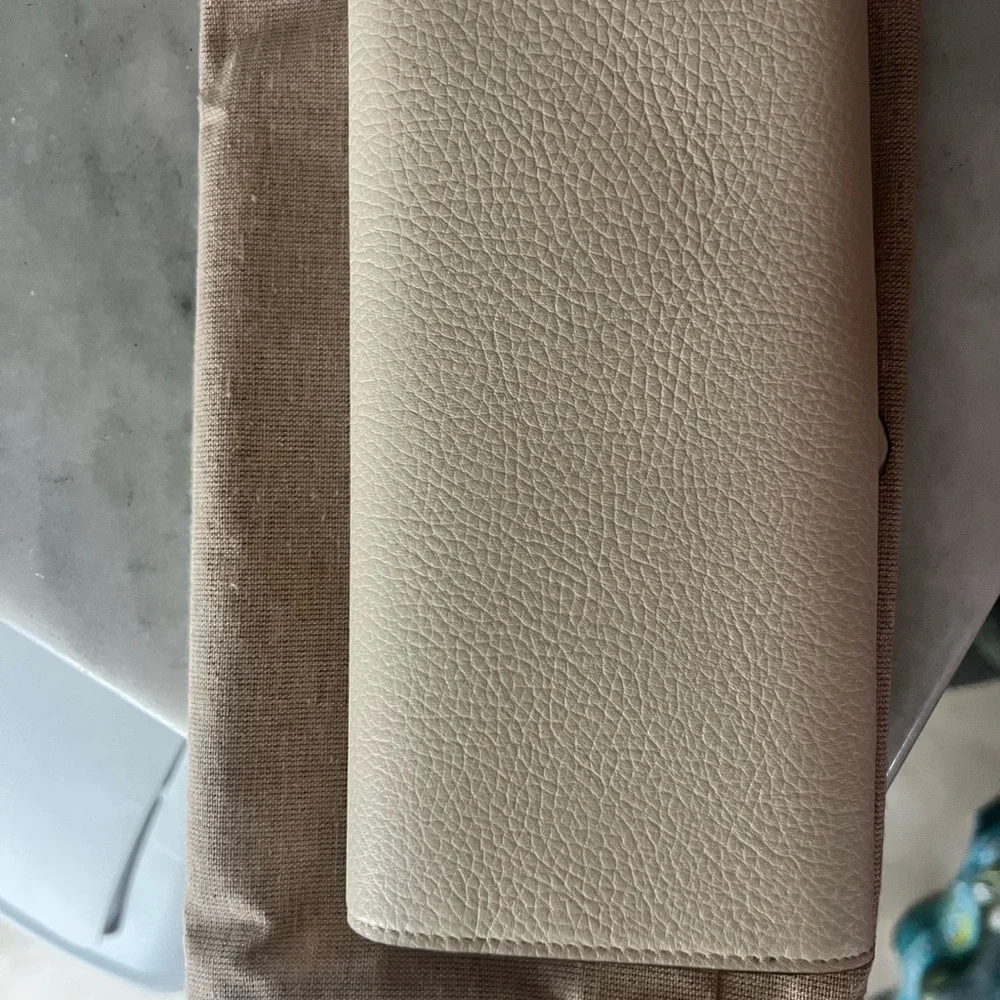 Gucci Ivory Leather Clutch with Gold GG Logo 779776 A7M0T 9522 model❌❌SOLD LOCAL - Picture 11 of 11